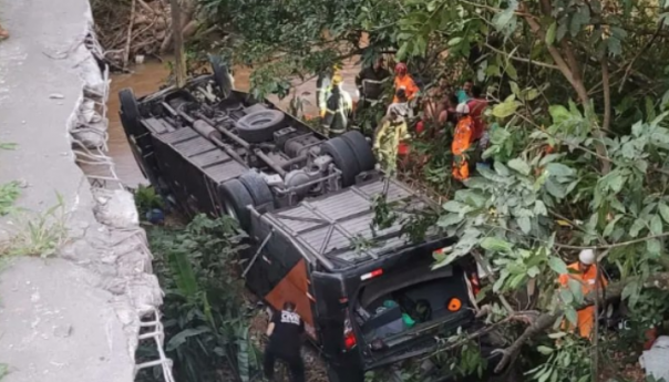 Autobus sa fudbalerima sletio sa mosta u Brazilu, četvero mrtvih