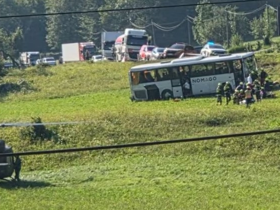 Autobus sletio s ceste kod Tolmina, šest osoba povrijeđeno