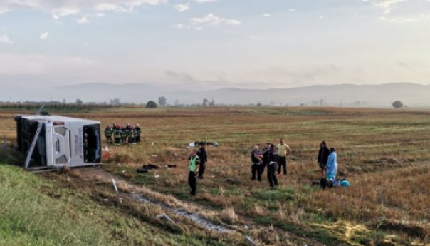 Prevrnuo se autobus kod Leskovca, jedna osoba poginula