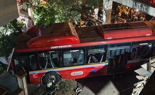 Autobus u Indiji se zaletio u pješake i vozila: Šestero poginulih, desetine povrijeđenih