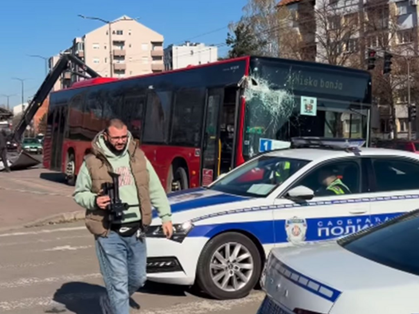 Autobus u Nišu sletio sa ceste i udario jednu osobu