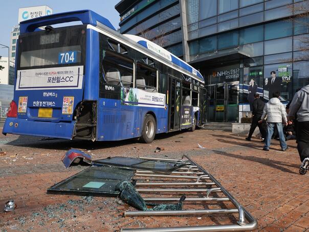 Autobus udario u zgradu u Seulu, povrijeđeno 13 osoba