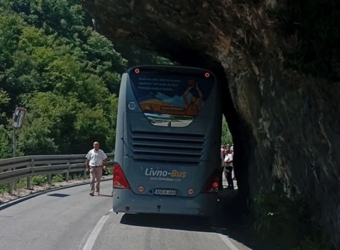 Autobus zapeo u kanjonu kod Banjaluke