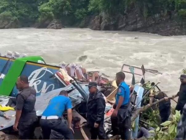 Autobuska nesreća u Nepalu: Poginulo 10 osoba