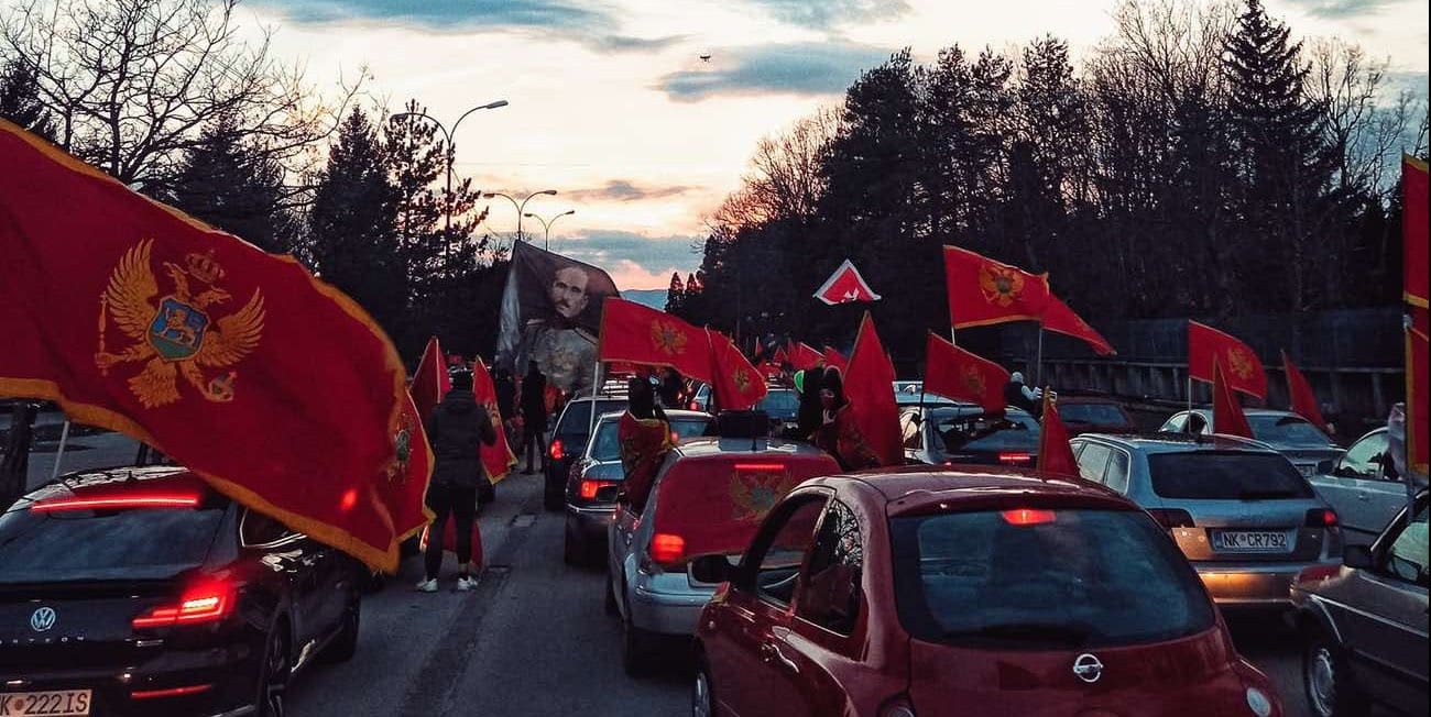 Autokolone za 'odbranu nezavisne i građanske Crne Gore'