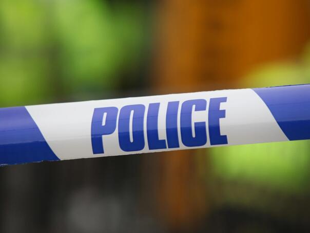 Autom naletio na ljude, pa pokušao zapaliti vozilo