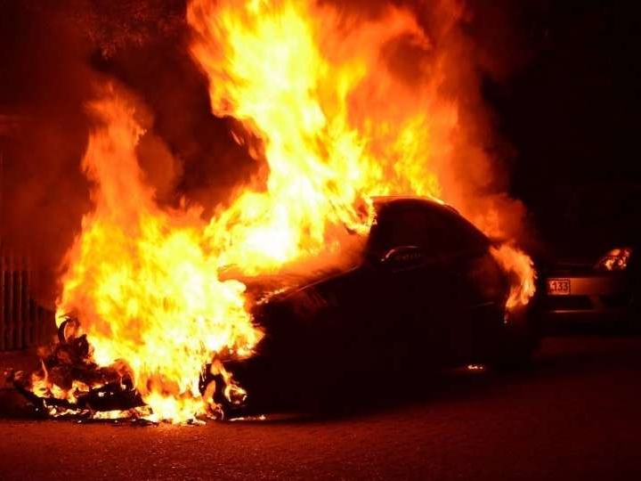 Automobil bez registarskih oznaka zapaljen na području Ilidže