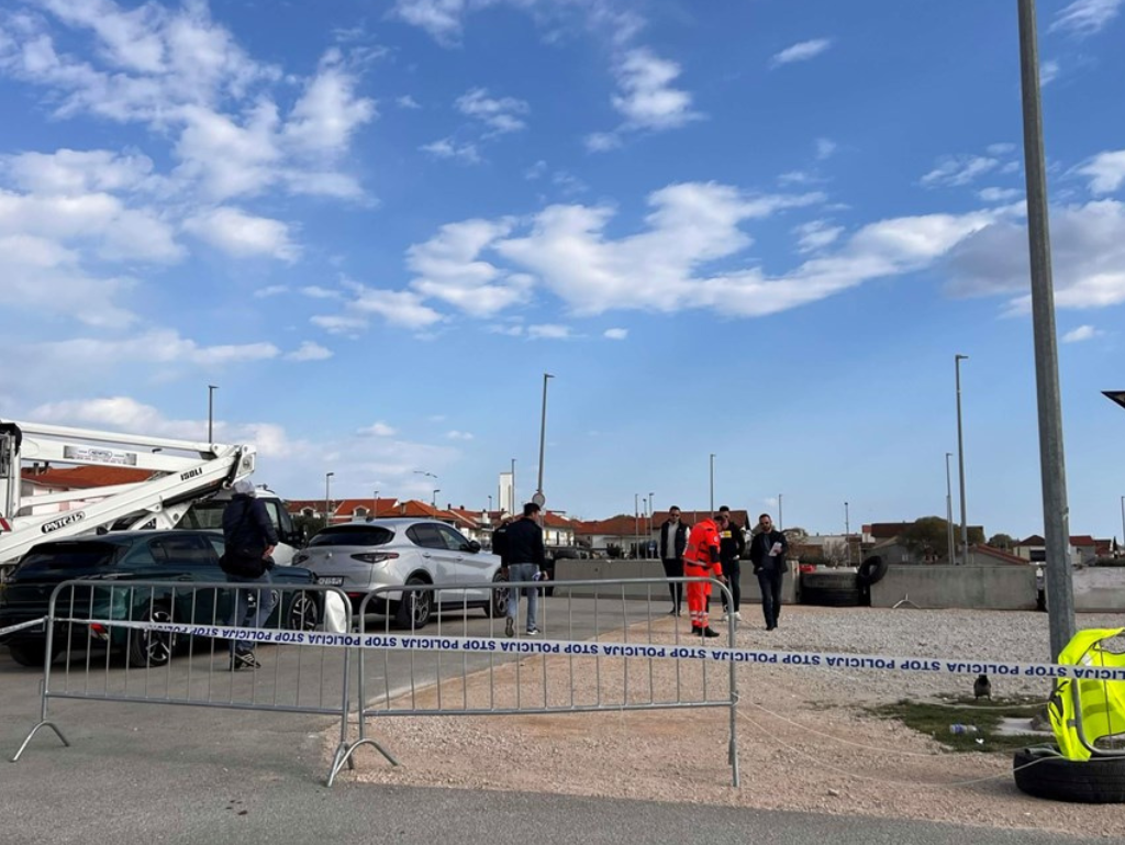 Automobil na trci u Zadru izletio sa staze, povrijeđene četiri osobe