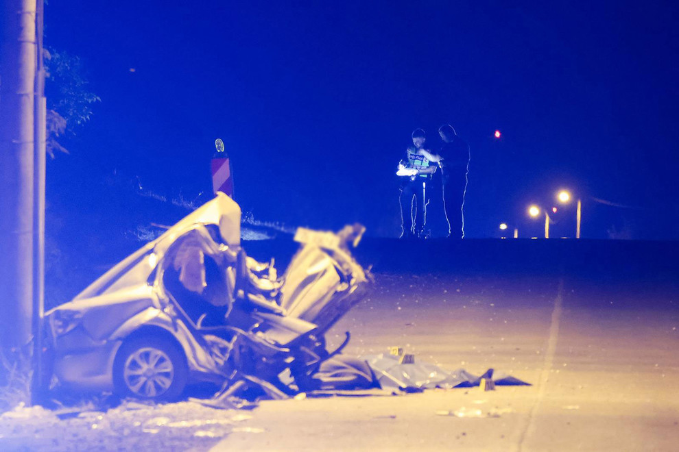 Automobil prepolovljen u Zagrebu, jedna osoba poginula