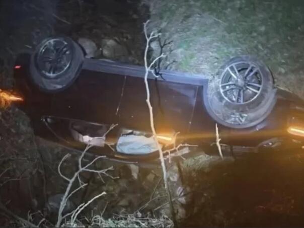 Automobil sletio u provaliju kod Bradine