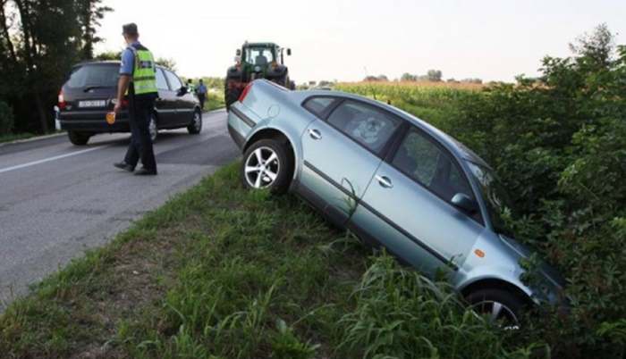 Automobil sletio u Živinicama, poginuo vozač