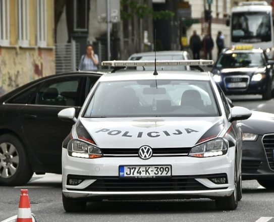 Automobil udario djevojku na pješačkom prelazu na Drveniji
