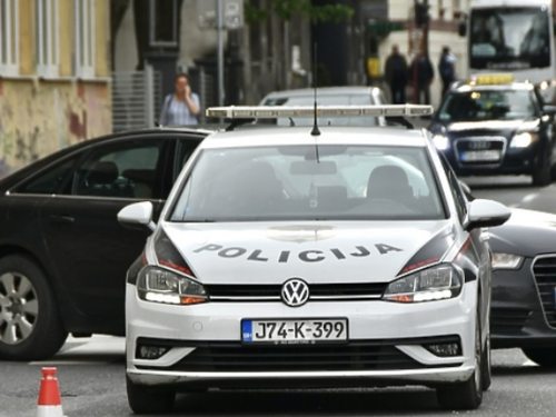 Automobil udario djevojku na pješačkom prelazu na Drveniji
