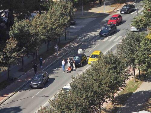 Automobil udario maloljetno dijete, odmah stigla hitna pomoć