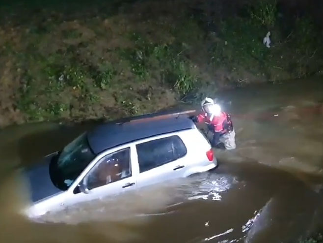 Automobil upao u rijeku kod Prijedora  