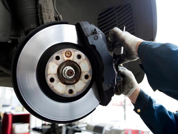 Automobil vam dugo stoji parkiran? Ovo morate provjeriti