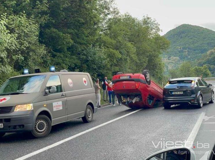 Automobil završio na krovu kod Bradine