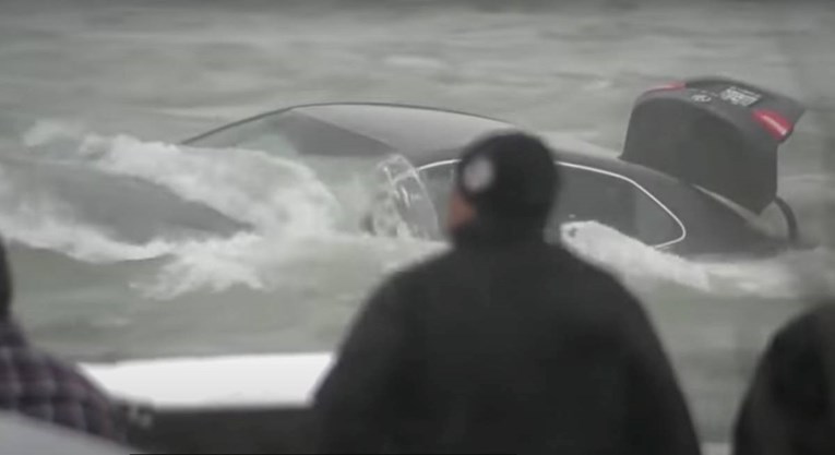 Automobil završio u vodi blizu Nijagarnih vodopada, pronađena mrtva žena