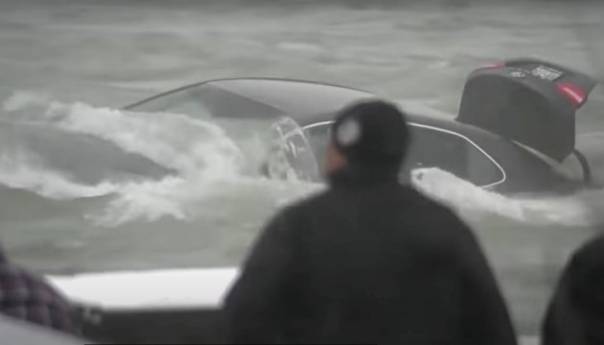 Automobil završio u vodi blizu Nijagarnih vodopada, pronađena mrtva žena