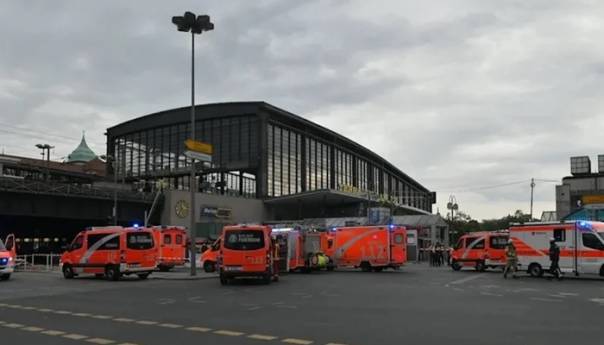 Automobilom pokosio grupu ljudi na trgu u Berlinu