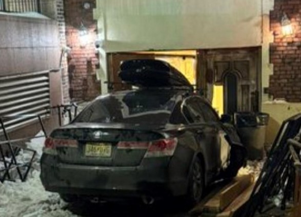 Automobilom se zabio u židovsku bogomolju, nema povrijeđenih