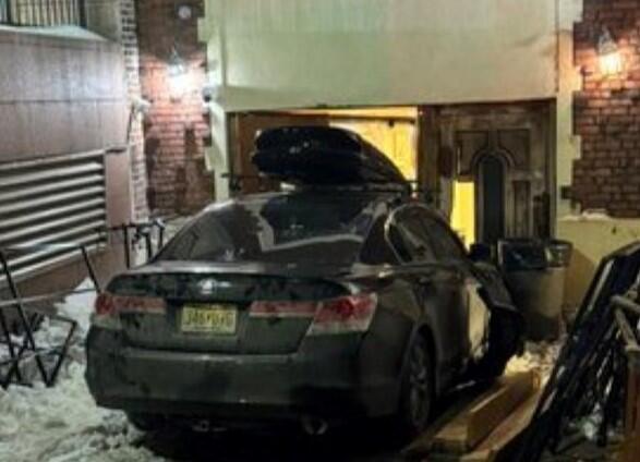 Automobilom se zabio u židovsku bogomolju, nema povrijeđenih