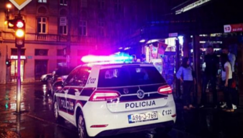 Automobilom udario u svjetleću reklamu kod Katedrale: Povrijeđena dva pješaka na stajalištu