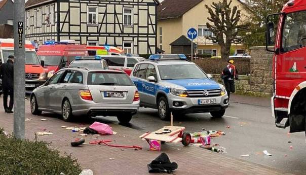 Automobilom uletio u pješake, dvije osobe poginule gradu Trieru