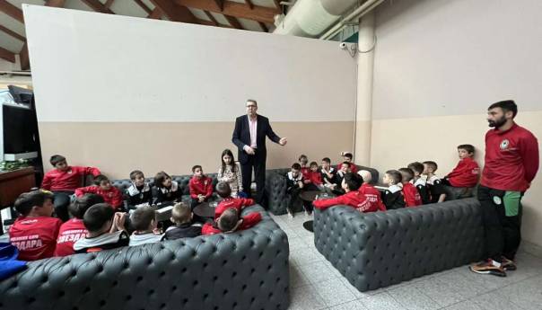 Avdić, Katica i Karić razgovarali sa članovima FK 'Zvezdara' i roditeljima igrača