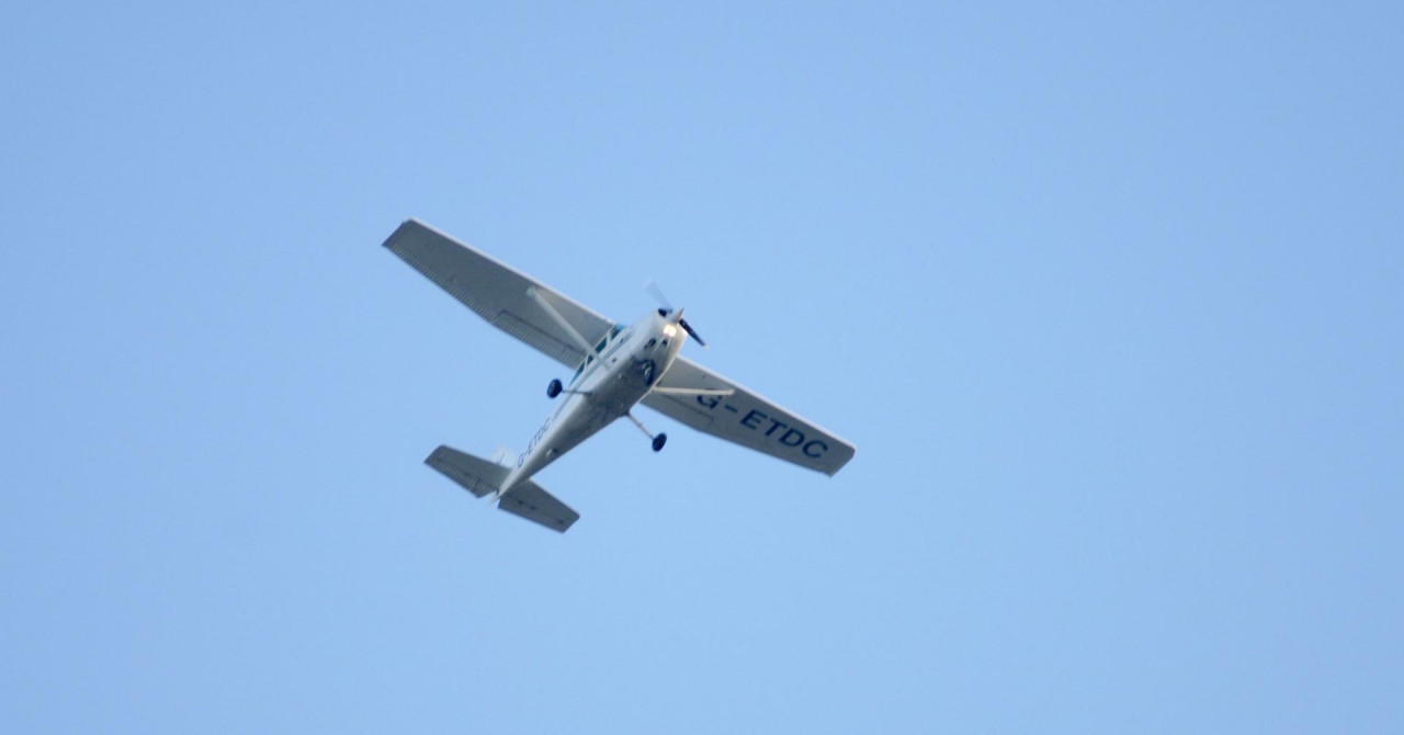 Avion Cessna pri slijetanju udario u drvo, pilot i kopilot izvan životne opasnosti