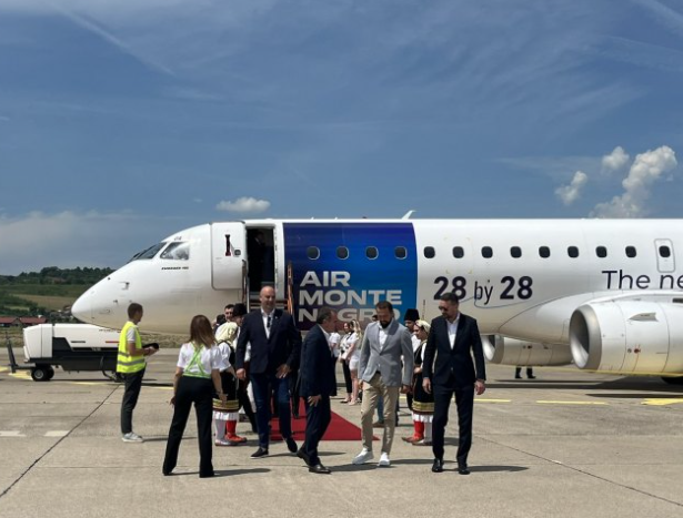 Avion iz Crne Gore sletio u Banjaluku: Do Tivta za