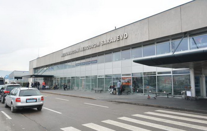 Avion iz Italije sa državljanima BiH poletio za Sarajevo