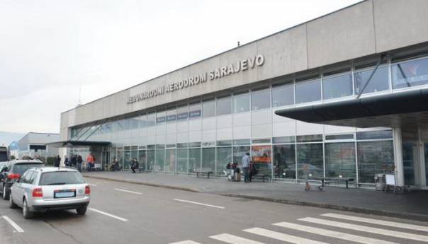 Avion iz Italije sa državljanima BiH poletio za Sarajevo