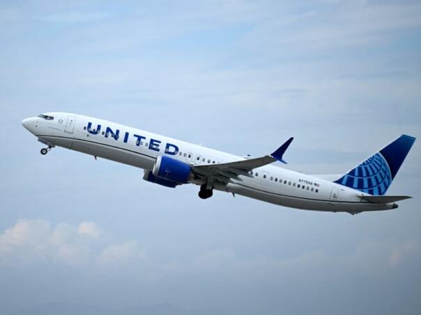 Avion prinudno sletio nakon što mu je u letu otpala guma