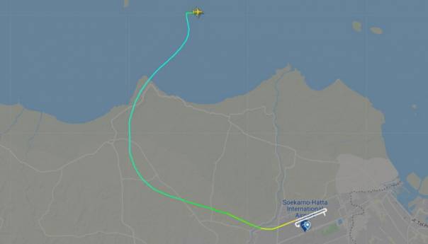 Avion sa 59 putnika nestao sa radara u Indoneziji