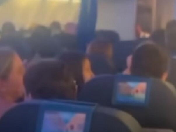 Avion u Španiji letio kroz oluju, ljudi vrištali, povraćali ...