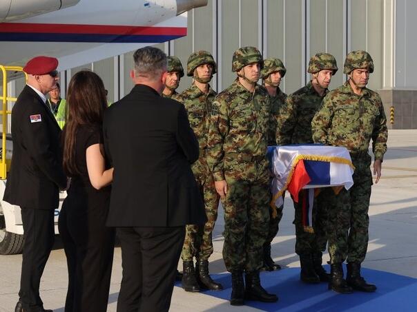 Avionom Vlade Srbije leš ratnog zločinca Mladića sletio u Beograd