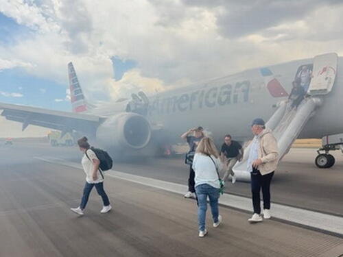 Avionu u Americi pukla guma pred polijetanje, svi ekspresno evakuisani