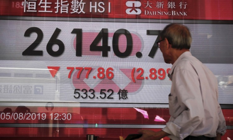 Azijski indeksi pali nakon informacija o novozaraženima u Kini