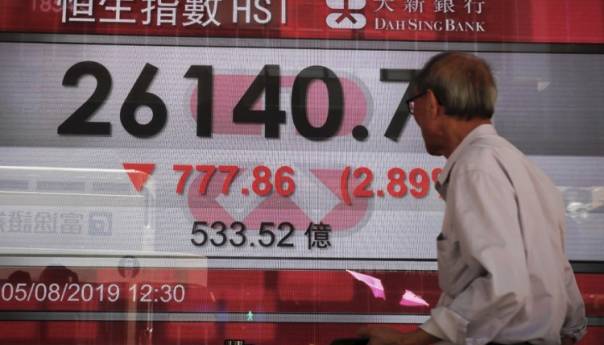 Azijski indeksi pali nakon informacija o novozaraženima u Kini