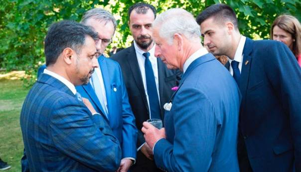 Azmi: Posjeta princa Čarlsa snažna poruka negatorima genocida