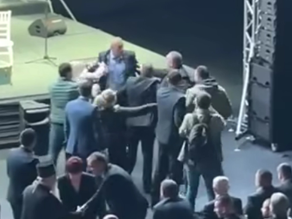 Babalj sjeo na tuđe mjesto, pa se potukao uoči početka Akademije o egzodusu Srba 