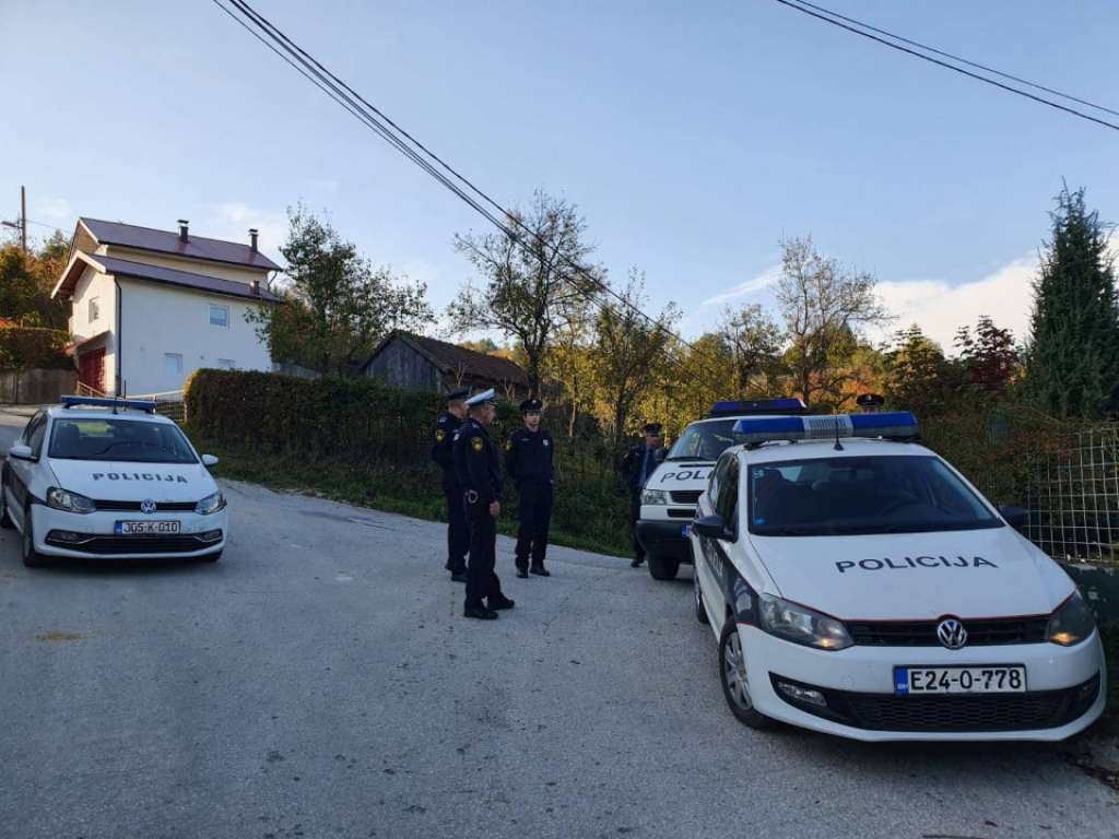 Bačena ručna bomba ispred dvorišta kuće u Mostaru