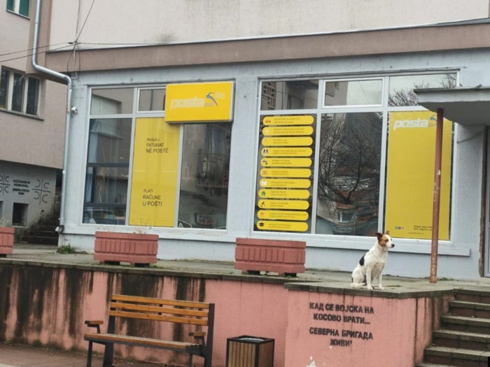 Bačena ručna bomba na Poštu Kosova u Zvečanu