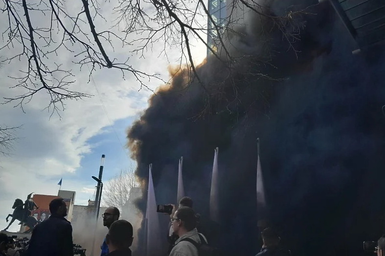 Bačene dimne bombe na zgradu vlade u Prištini