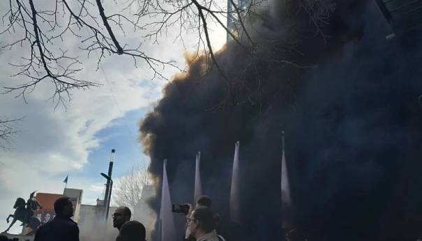 Bačene dimne bombe na zgradu vlade u Prištini