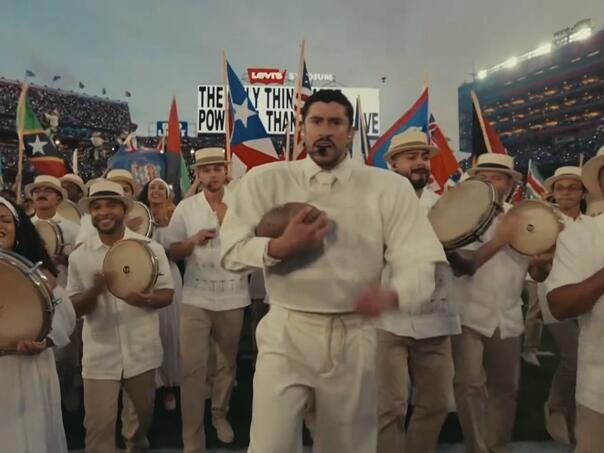 Bad Bunny, Lady Gaga i muzičke legende obilježili 60. Super Bowl