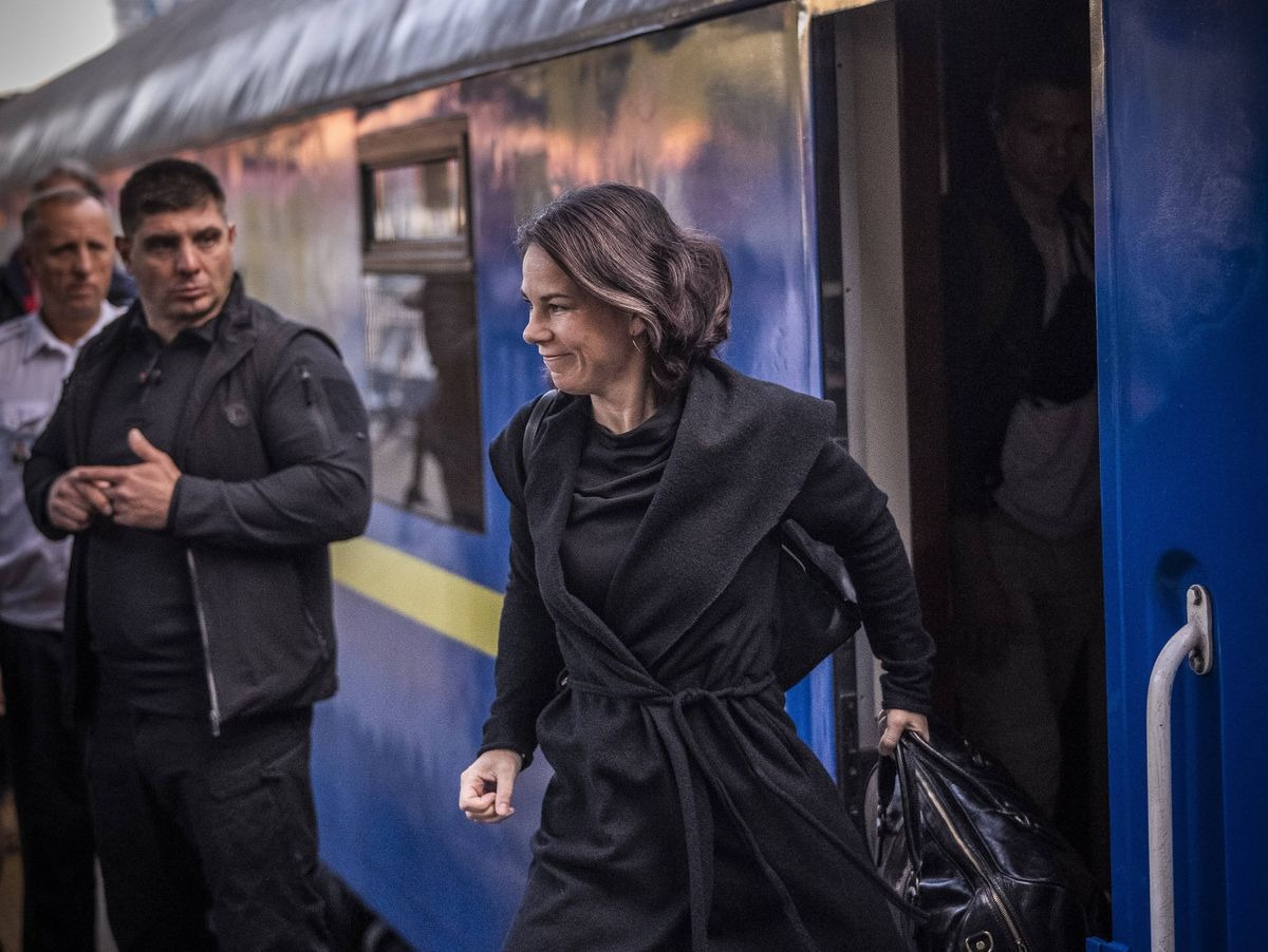 Baerbock iz Kijeva poručila: Ukrajina spremna za prekid vatre, Putin odugovlači