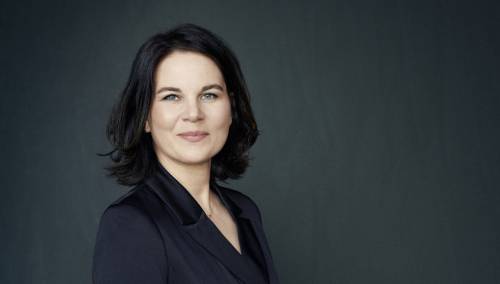 Baerbock: Putin želi uništiti Ukrajinu, važno nastaviti s isporukom oružja
