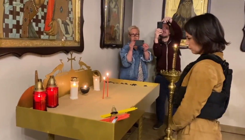 Baerbock stigla u Ukrajinu, posjetila Buču